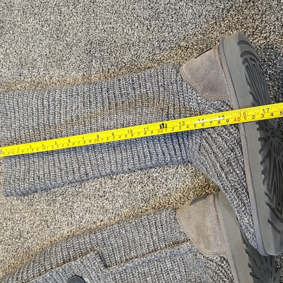 UGG Women 5819 Gray Sweater Button Side Knit Shoes Boots Sz 7 - Picture 8 of 10